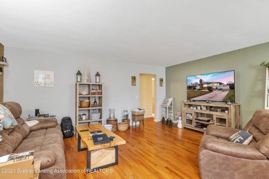 2311 Chatham Rd, Lansing, MI 48910 - photo 2