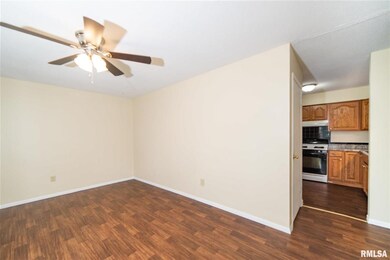 2228 Valley Dr, Davenport, IA 52806 - photo 2