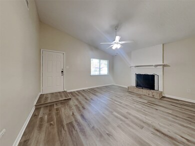 16910 Hibiscus Ln, Friendswood, TX 77546 - photo 3