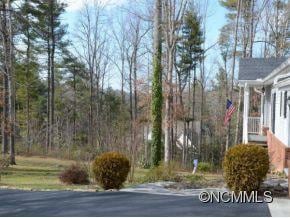 LARGE & PRIVATE FRONT YARD