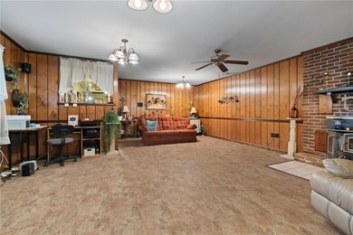 LIVINGROOM 25.5x19