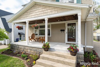 3-web-or-mls-1453-johnston-st-se
