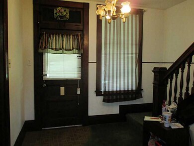 Entry/Foyer.