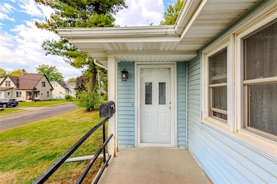 411 College Hill Ave, Oskaloosa, IA 52577 - photo 5