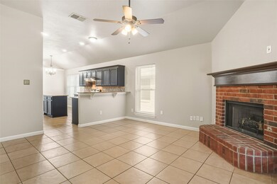 1067 Roundrock Dr, Saginaw, TX 76179 - photo 6