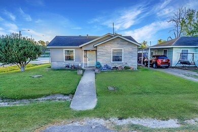 Charming home with a lovely front yard and conveni
