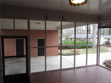 Spacious Sunroom to relax yourself and enjoy your 