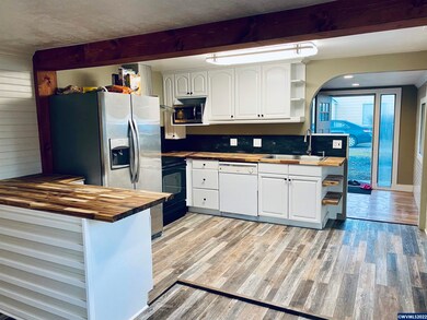 295 10th St, Lyons, OR 97358 - photo 6