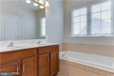 19414 Buckingham Way, Germantown, MD 20874 - photo 3