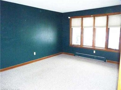 1 Valley View Cir, Enfield, CT 06082 - photo 4