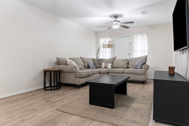 1401 Avenue O unit I, Huntsville, TX 77340 - photo 6