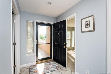 Welcome home to 17931G Kings Point Drive. 3 bed/2 