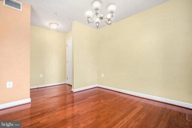 4119 S Four Mile Run Dr unit 303, Arlington, VA 22204 - photo 5