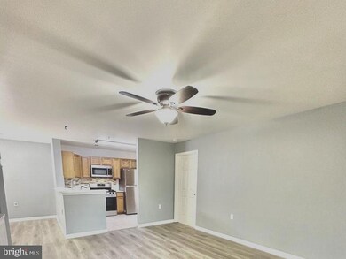 1060 Gardenview Loop unit 102, Woodbridge, VA 22191 - photo 7