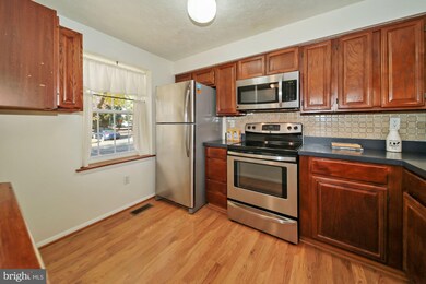 12511 Willow Spring Cir, Germantown, MD 20874 - photo 3