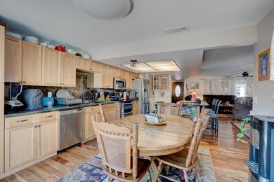 Kitchen/Dining