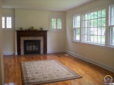 1276 SW Pembroke Ln, Topeka, KS 66604 - photo 2