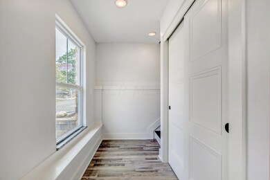 127E8thAve_Hommati102-2
