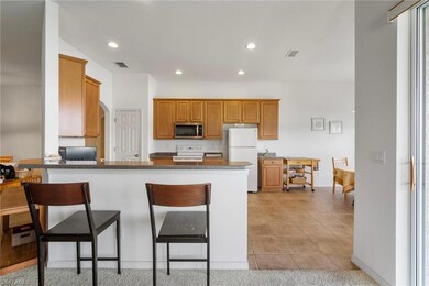 Kitchen with a kitchen breakfast bar, kitchen peni