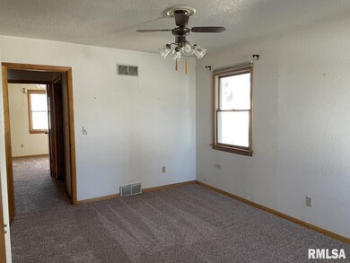 2502 W 67th St, Davenport, IA 52806 - photo 6