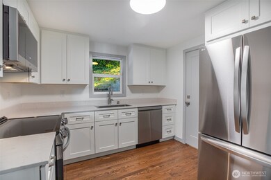 4602 SW Cloverdale St, Seattle, WA 98136 - photo 5