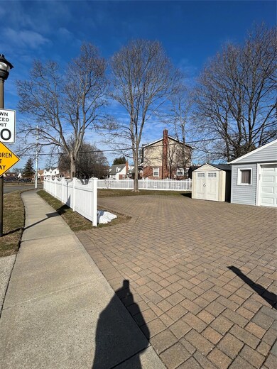 1096 Shelburne Dr, Franklin Square, NY 11010 - photo 3