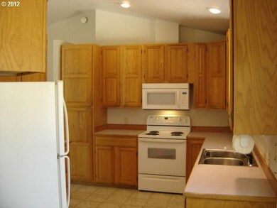 3707 Plumtree Dr, Eugene, OR 97402 - photo 5