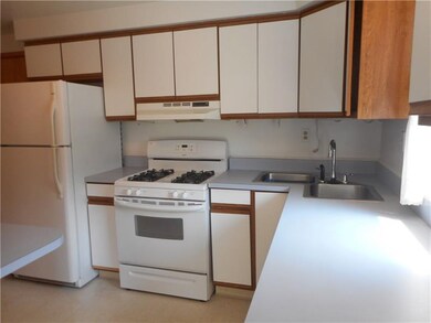 Fully equipped kitchen includes refrigerator, gas 
