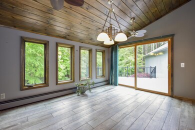005-photo-dining-area-7204346
