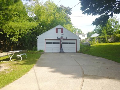 1069 Washtenaw St NE, Grand Rapids, MI 49505 - photo 3