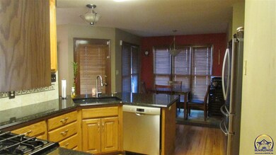 3714 SW Lincolnshire Rd, Topeka, KS 66610 - photo 4