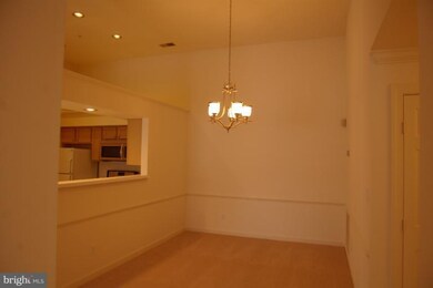 9220 Cardinal Forest Ln unit J, Lorton, VA 22079 - photo 3