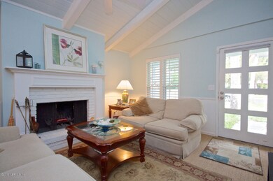 Bright & Airy Family Rm w/Fplc