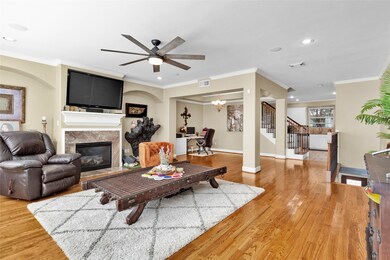 3 blocks from Memorial Park. The family room is de