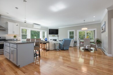 Kitchen/ Living Room