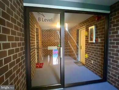 2109 Woodbox Ln unit 2109B, Baltimore, MD 21209 - photo 3