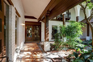 546 Stoneleigh Dr, Houston, TX 77079 - photo 3