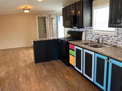 557 SW Cutoff unit 100, Auburn, MA 01501 - photo 4