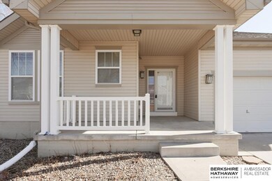 2101 Ridgeview Dr, Papillion, NE 68046 - photo 2