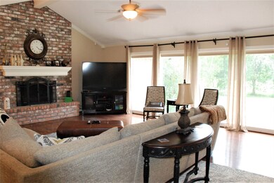 33 Wilderness Trail, Friendswood, TX 77546 - photo 6