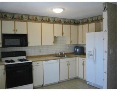 85 Tennis Plaza Rd unit 1, Dracut, MA 01826 - photo 2