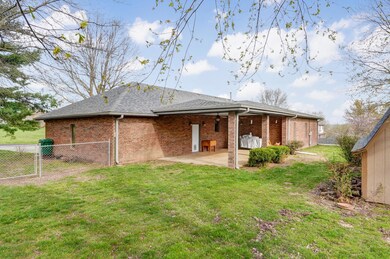619 S Eisenhower St-45