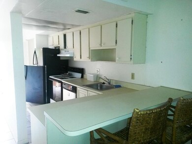 Q4 Exec Bay - kitchen 2