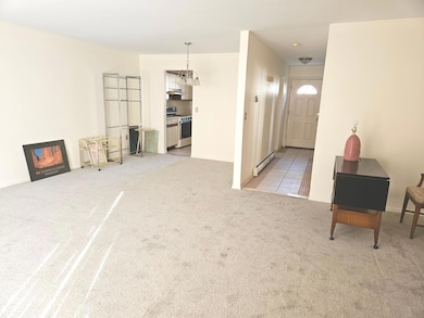 38 Sutton Place unit 38, Bloomfield, CT 06002 - photo 5