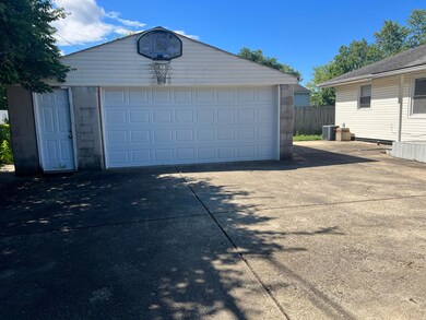 1388 Maetzel Dr, Columbus, OH 43227 - photo 5