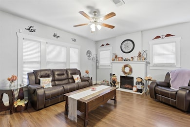 618 Granbury St, Cleburne, TX 76033 - photo 7