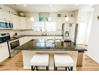KITCHEN W/ LARGE ISLAND, GRANITE COUNTER TOPS, REC
