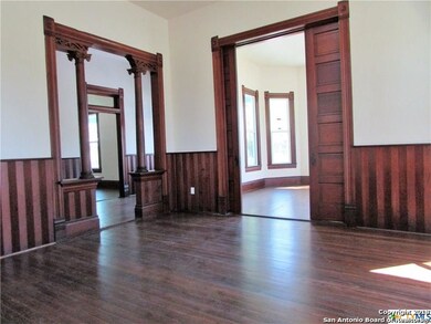 402 E Pine St, Seguin, TX 78155 - photo 6