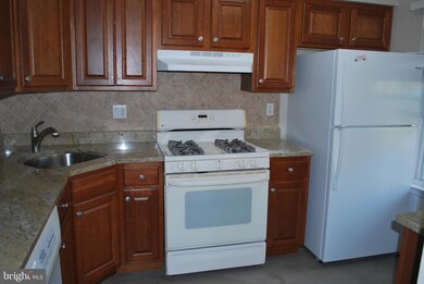 29 Dennis Ct, Hightstown, NJ 08520 - photo 3