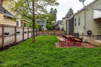 2019-04-25 443 E Kossuth St 08